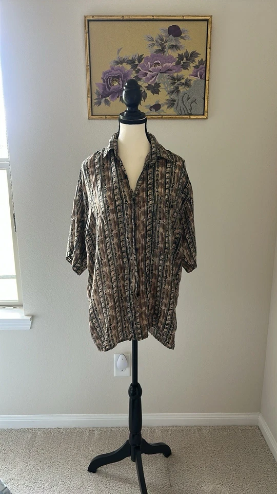 Винтажная мужская рубашка 90-х с черно-коричневым принтом из настоящего шелка на пуговицах размер S - Изображение 1 из 4