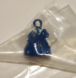 Vestido azul dama victoriano miniatura casa de muñecas dentro de una casa de muñecas extra pequeño - Imagen 1 de 4