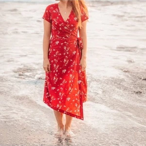 Vestido envolvente de viaje KOSAN Travel Co. Go - Rojo Floral L - Imagen 1 de 13