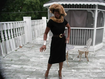 Fab 茶长貂皮和黑色纹理聚乙烯礼服礼服 + 宽边貂皮帽 S 2-6 — 第 1/4 张图片