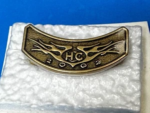 Harley Davidson Owners Group Hog Nos 2002 prendedor para chaqueta o chaleco - Imagen 1 de 7