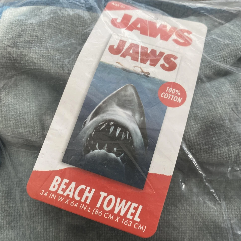 Toalla de playa Jaws 34x64 gráfico de tiburón 100 % algodón logotipo de película nueva sellada en bolsa Foto 1 de 4