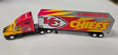 2001 Fleer Collectibles Kansas City Chiefs Die-Cast Tractor Trailer 1/80 scale - Image 1 of 3