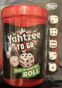 Yahtzee to Go Gioco Dadi da Viaggio Hasbro Gaming Shake & Score 8 + Nuovo in Confezione - Foto 1 di 2