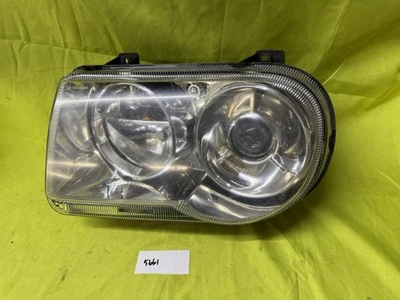2005-10 CHRYSLER 300 FAROL HAOLGEN DO LADO ESQUERDO DO MOTORISTA COM PROJEÇÃO FABRICANTE DE EQUIPAMENTO ORIGINAL - Imagem 1 de 4