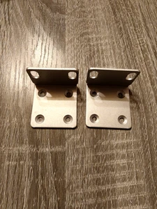 Ubiquiti Rack Ears Mounting Kit - For UniFi Switches, no screws - Afbeelding 1 van 1