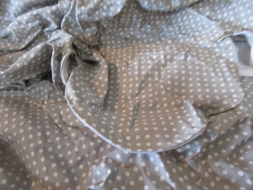 Bolsa de frijoles Pottery Barn Kids Anywhere punto gris sesión de fotos muestra Foto 1 de 1