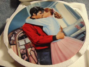 Elvis Presley Delphi Sammelteller YOUNG & WILD #6 KISSING ELVIS - Bild 1 von 2