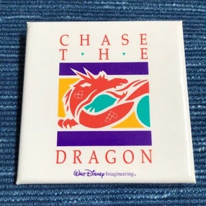Spilla BOTTONE dipendente IMAGINEERING Walt Disney Chase the DRAGON membro del cast ~890A - Foto 1 di 2