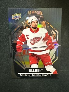 22-23 UD Allure Hockey Black Rainbow 29 Dylan Larkin