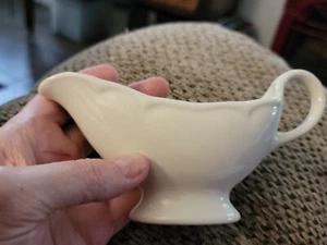 Vintage Individual-Sized Homer Laughlin Gravy/Sauce Boat In Eggshell/Off-White - Picture 1 of 11