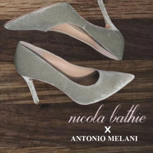 Nicola Bathie x Antonio Melani Bonnie Pumps Lichen Green Velvet 11 NEW - Picture 1 of 11