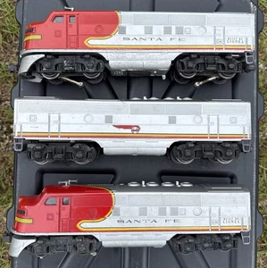 Lionel 2383 O Gauge Postwar Santa Fe EMD F3 ABA Diesel Loco’s - Picture 1 of 7
