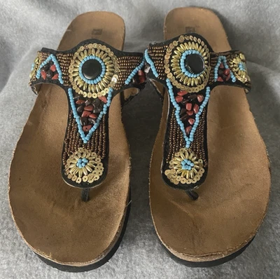 Sandalia de cuña White Mountain con cuentas Buggy Thing para mujer talla 11 tribal Foto 1 de 4