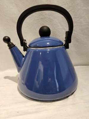 LE CREUSET Classic Whistling Kettle Tea Pot 1.7 Quart Cerise Blue Enamel - Image 1 of 4