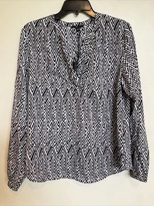 Geometric Milano Top Lightweight Blouse V-neck Size Large NWT - Picture 1 of 3