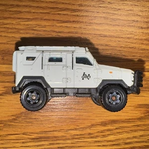 Vehículo táctico Textron Tiger JURASSIC WORLD InGEN Soldier escala 1/64 B32 - Imagen 1 de 4