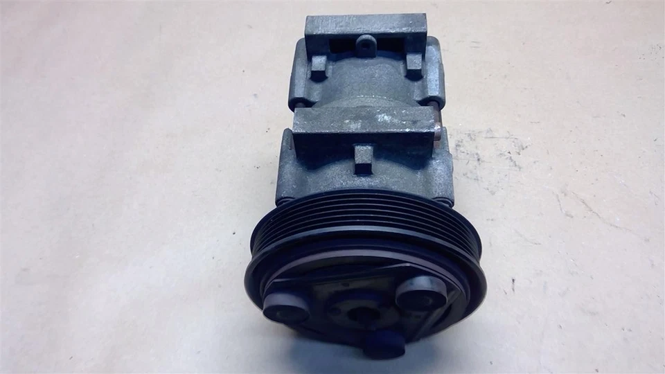 Compresor de aire acondicionado usado se adapta a: Ford Focus SOHC Grado A 2000 Foto 1 de 4