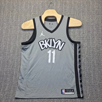 Camiseta deportiva Nike Kyrie Irving 11 Brooklyn Nets Jordan NBA Swingman para hombre 52 XL gris Foto 1 de 4
