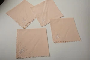 Tovaglioli da cocktail in lino campo rosa con uva (F1L-16) 4 bianco bordo ricamato 16" - Foto 1 di 9