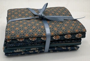NWT QUILT SQUARES 7 Pieces 100% Cotton Blue Floral Print 18" x 22" Sewing Fabric - Picture 1 of 3