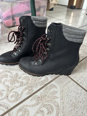 Botas de combate de cuero sintético negras con cordones tacón cuña para mujer talla 9 Foto 1 de 4