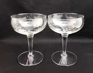 VINTAGE Crystal-Clear Glass 5oz. Etched Champagne Glasses Set of 2 - Picture 1 of 4
