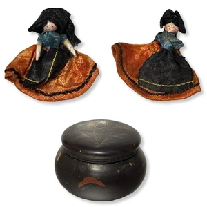 Antique 2 Grodnertal Dolls in Lacquered Wood Jar – Tiny Peg Dolls in Folk Dress - Picture 1 of 24