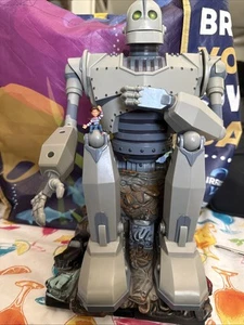 The Iron Giant Animated Piggy Coin Bank 1999 Trendmasters Lights Talking See Des - Bild 1 von 10