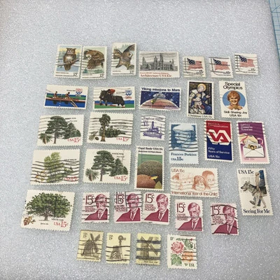 33 USED Vintage 15c USA Stamps, 1975-1980. A DEAL! LOOK. $1 Ships. - Image 1 of 4