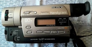 SONY Handycam - CCD-TR913E Analogue Camcorder (Hi8) - No battery. - Picture 1 of 7