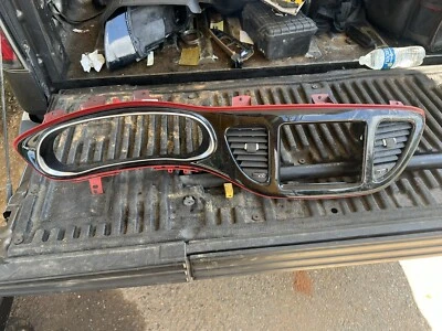 Dodge Dart 2013-2016 tablero radio bisel panel de ajuste con rejillas de ventilación negro/rojo Foto 1 de 4