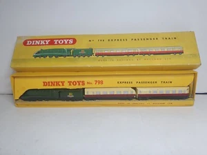 DINKY TOYS ANCIEN #798 TRAIN EXPRESS PASSENGER BON ETAT EN BOITE D'ORIGINE mp - Imagen 1 de 19
