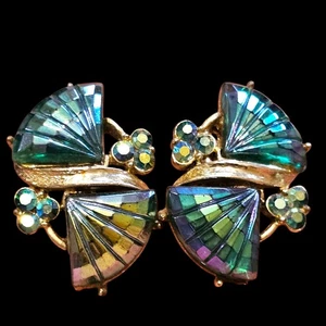 VTG Coro Fan Shape Aurora Borealis Clipon Earrings 60s Silvertone Green Purple - Picture 1 of 10