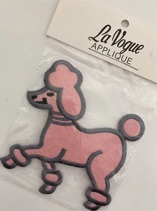 La Vogue ROSA PUDEL APPLIKATION NEU Hund 50er SOCK HOP Verzierung BÜGELN ODER AUFNÄHEN - Bild 1 von 1