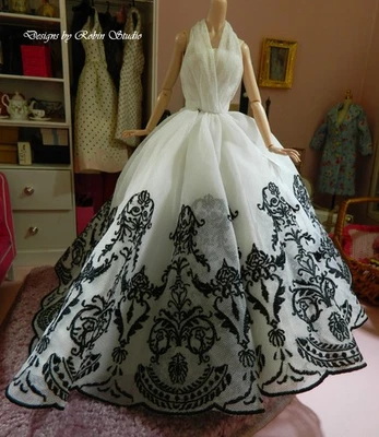 Hollywood Royalty Lana Turner~Love Story~Mint Gown~2008~Integrity Toys~No Doll - Image 1 of 4