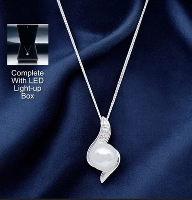 White Gold Pearl Diamond Pendant 9ct Hallmarked 6mm Cultured Pearl 1x Diamond - Image 1 of 4