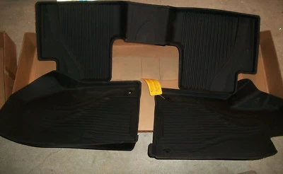 NUEVO OEM #82214855 15-19 JEEP CHEROKEE ALFOMBRILLAS DE AGUANIEVE MOLDEADAS PARA TODO CLIMA DELANTERAS Y TRASERAS Foto 1 de 4