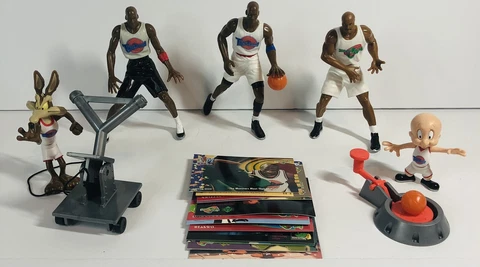 Original Space Jam 1996 Figure Lot, Michael Jordan, Elmer Fudd, Barkley, Coyote Cover