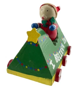 Estatuilla de Navidad hecha a mano de madera Santa Elf tren Go Cart I Believe In... - Imagen 1 de 6