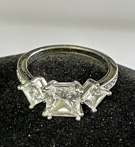 Three Stone Wedding Ring Princess Cut Simulated CZ Silver Tone Size 6 - Picture 1 of 3