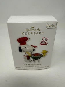 HALLMARK 2011 SPOTLIGHT ON SNOOPY GRILL MASTER SNOOPY ORNAMENT - Bild 1 von 6