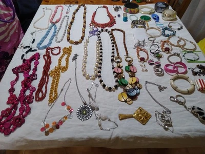 Lotto 20. 60 Pezzi Collane Bracciali Orecchini Anelli In Ottime Condizioni - Immagine 1 di 4