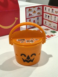 McDonald’s Lil McDonald’s Boo Eimer Kürbis Eimer Kinder Spielzeug Sammlerstück Neu in OVP - Bild 1 von 2
