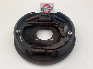 GM 14 Bolt 9.5 Rear Left Driver Side Loaded Brake Backing Plate 13x2 1/2" Shoes - Foto 1 di 8