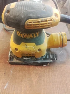 DEWALT DWE6411 PALM SANDER 1/4 SHEET 2.3 AMP CORDED no dust bag Works - Picture 1 of 6
