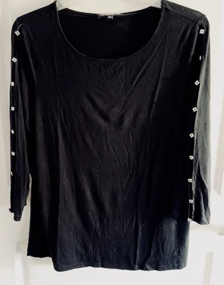 Lindo top tejido elástico suave negro adornado con diamantes de imitación de cable y calibre 1X 16/18  Foto 1 de 4