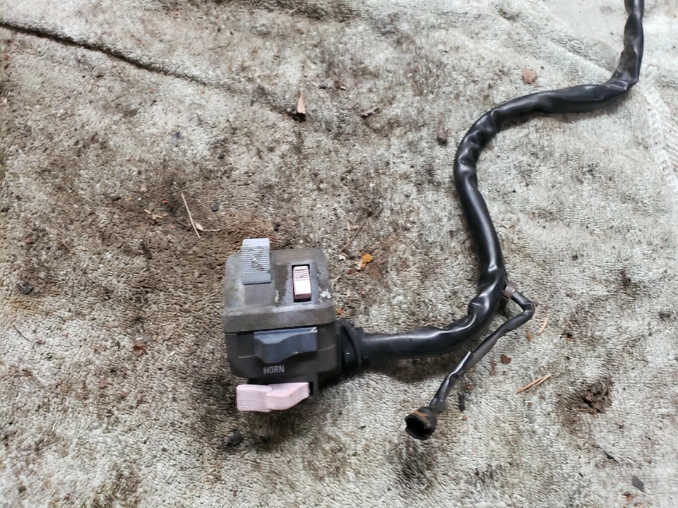 Interruptor de manillar de control izquierdo Honda Night Hawk CB 550 SC CB550 1983 sin probar Foto 1 de 4