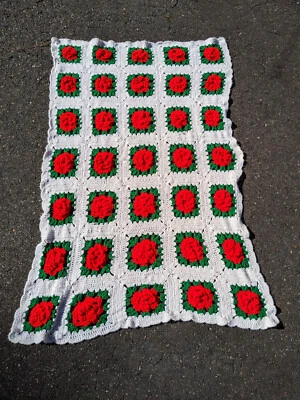 Crochet 3D Rojo Verde Rosas Flores Manta Afgana 65x40” Abuela Cuadrada Navidad Foto 1 de 4