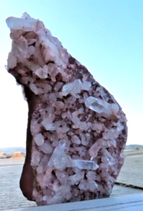 Hundreds of White colombian rough Quartz Points on a  pnky stone (RARE) 667 grs - Bild 1 von 8
